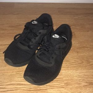 Black Nike Tanjun